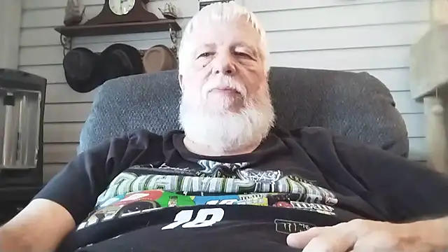 Snapshot of Futura_intx chatting on June 3, 2026, 7:30 pm Futura intx online show from June 3, 2026, 7:30 pm