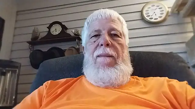 Snapshot of Futura_intx chatting on June 4, 2026, 10:38 pm Futura intx online show from June 4, 2026, 10:38 pm