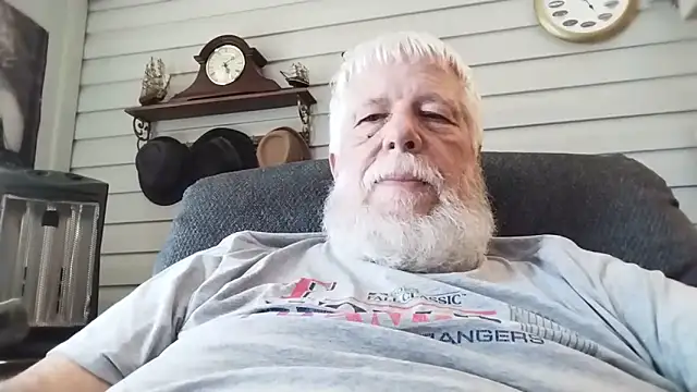 Snapshot of Futura_intx chatting on June 10, 2026, 10:08 pm Futura intx online show from June 10, 2026, 10:08 pm