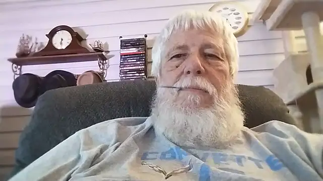 Snapshot of Futura_intx chatting on July 12, 2026, 11:29 pm Futura intx online show from July 12, 2026, 11:29 pm