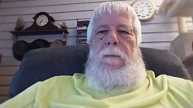 Snapshot of Futura_intx chatting on July 14, 2026, 12:33 pm Futura intx online show from July 14, 2026, 12:33 pm