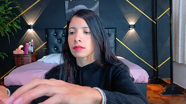 amabel zambrano online show from November 3, 2025, 2:07 pm