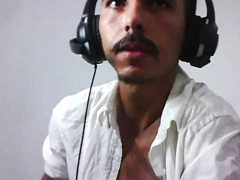 MagrinhoSaradoo online show from November 11, 2025, 11:43 am