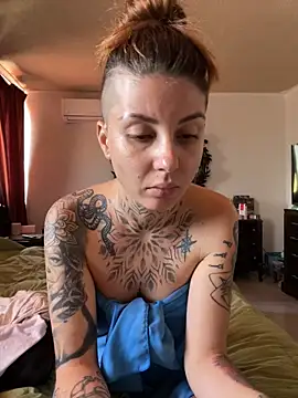 Izy cute  online show from February 17, 2026, 5:41 pm