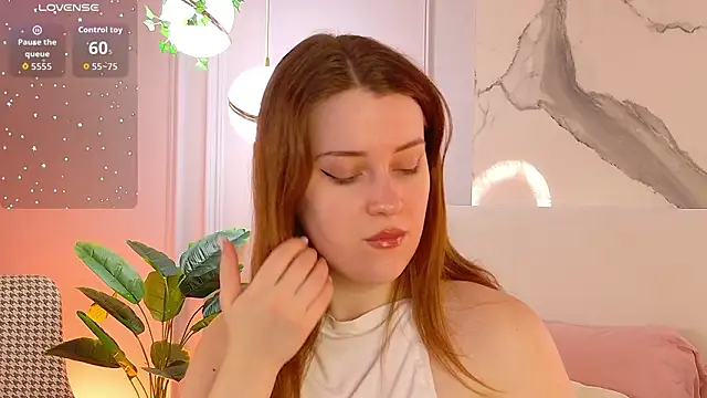 Snapshot of EllieGarson chatting on February 9, 2026, 5:06 pm EllieGarson online show from February 9, 2026, 5:06 pm