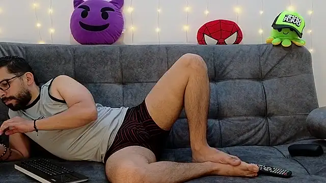 Snapshot of ErickBrant chatting on March 6, 2025, 9:20 pm ErickBrant online show from March 6, 2025, 9:20 pm