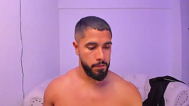 Snapshot of Santiago_huntt chatting on December 24, 2024, 11:00 pm Santiago huntt online show from December 24, 2024, 11:00 pm