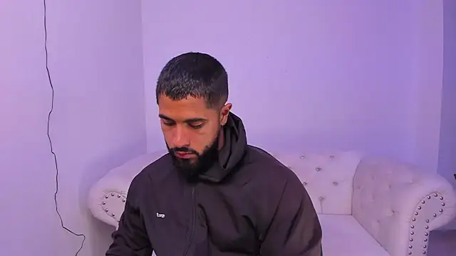 Snapshot of Santiago_huntt chatting on December 27, 2024, 2:58 am Santiago huntt online show from December 27, 2024, 2:58 am