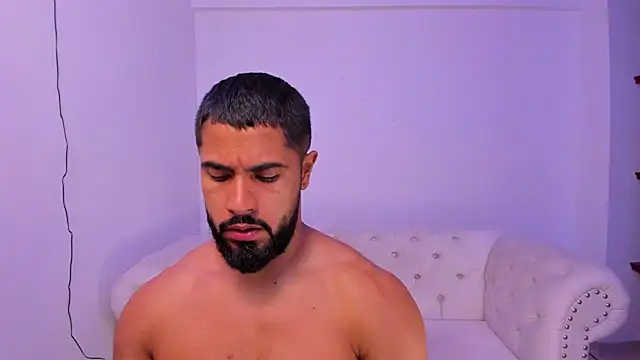 Snapshot of Santiago_huntt chatting on December 27, 2024, 9:54 pm Santiago huntt online show from December 27, 2024, 9:54 pm