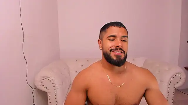 Snapshot of Santiago_huntt chatting on January 10, 2025, 12:49 am Santiago huntt online show from January 10, 2025, 12:49 am