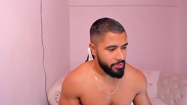 Snapshot of Santiago_huntt chatting on February 5, 2025, 11:55 am Santiago huntt online show from February 5, 2025, 11:55 am