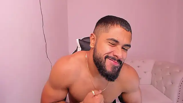 Snapshot of Santiago_huntt chatting on February 6, 2025, 12:37 pm Santiago huntt online show from February 6, 2025, 12:37 pm