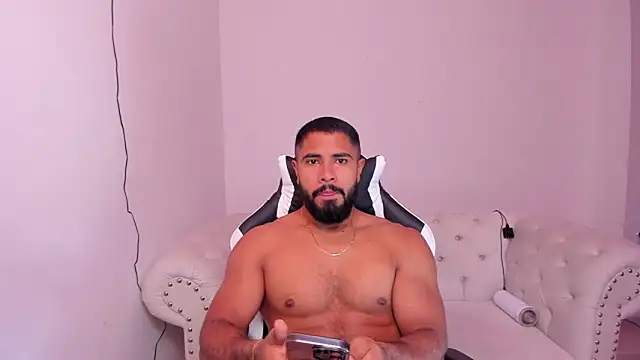 Snapshot of Santiago_huntt chatting on February 15, 2025, 12:33 pm Santiago huntt online show from February 15, 2025, 12:33 pm