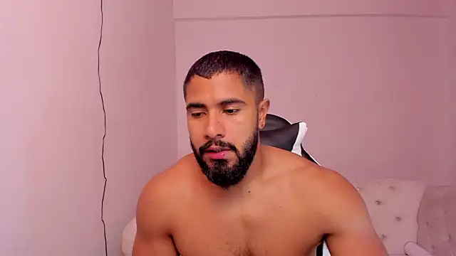 Snapshot of Santiago_huntt chatting on February 19, 2025, 12:33 pm Santiago huntt online show from February 19, 2025, 12:33 pm