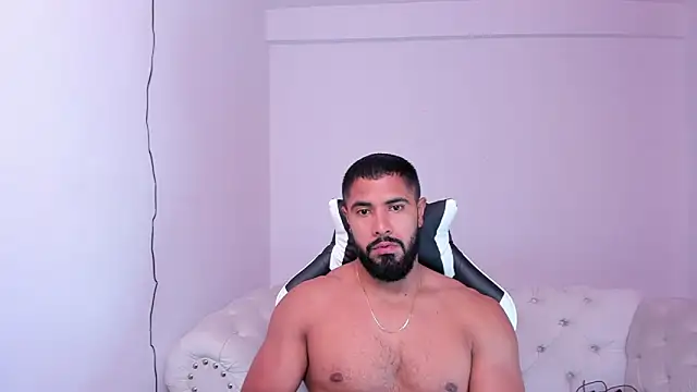 Snapshot of Santiago_huntt chatting on February 21, 2025, 12:28 pm Santiago huntt online show from February 21, 2025, 12:28 pm