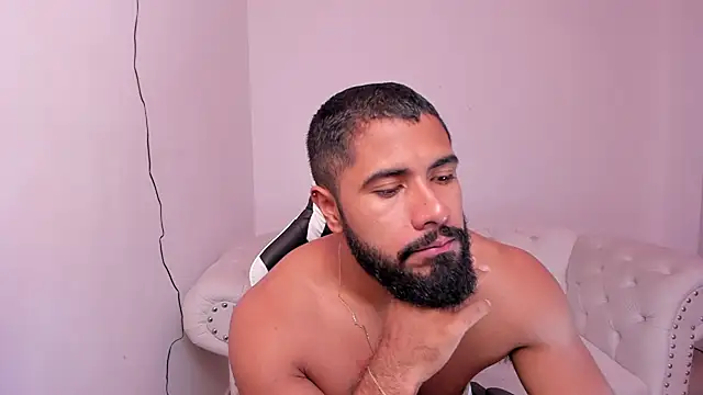 Snapshot of Santiago_huntt chatting on February 26, 2025, 12:47 pm Santiago huntt online show from February 26, 2025, 12:47 pm