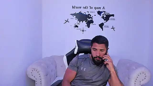 Snapshot of Santiago_huntt chatting on October 2, 2025, 10:28 pm Santiago huntt online show from October 2, 2025, 10:28 pm