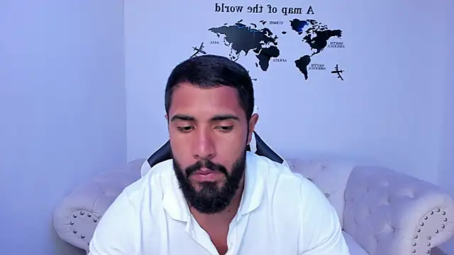 Snapshot of Santiago_huntt chatting on October 4, 2025, 2:09 am Santiago huntt online show from October 4, 2025, 2:09 am