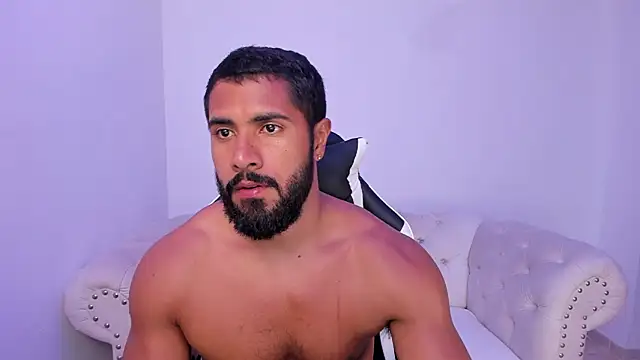 Snapshot of Santiago_huntt chatting on October 14, 2025, 2:40 pm Santiago huntt online show from October 14, 2025, 2:40 pm