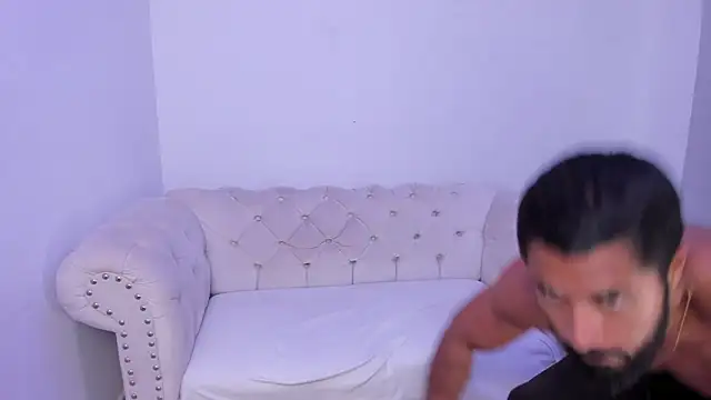 Snapshot of Santiago_huntt chatting on October 18, 2025, 1:34 pm Santiago huntt online show from October 18, 2025, 1:34 pm