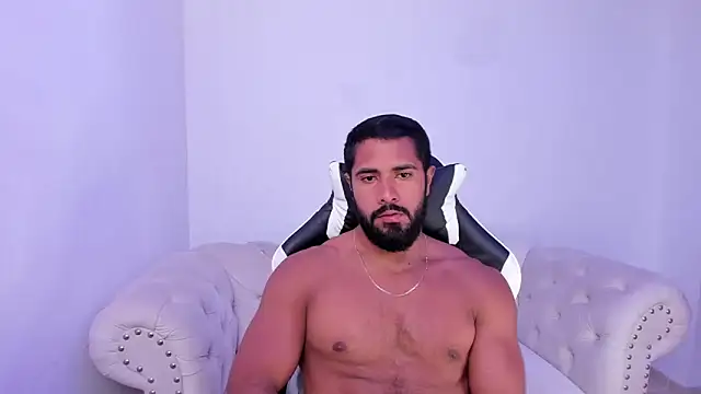 Snapshot of Santiago_huntt chatting on October 19, 2025, 3:56 pm Santiago huntt online show from October 19, 2025, 3:56 pm