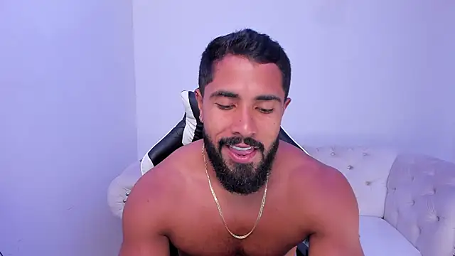 Snapshot of Santiago_huntt chatting on November 13, 2025, 9:47 pm Santiago huntt online show from November 13, 2025, 9:47 pm