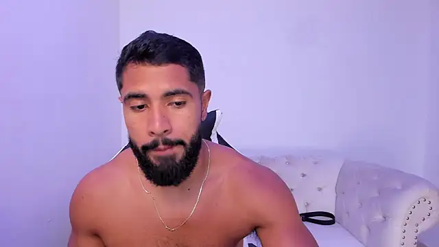 Snapshot of Santiago_huntt chatting on December 3, 2025, 12:47 pm Santiago huntt online show from December 3, 2025, 12:47 pm