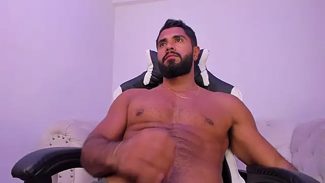 Snapshot of Santiago_huntt chatting on December 18, 2025, 2:17 am Santiago huntt online show from December 18, 2025, 2:17 am