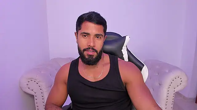 Snapshot of Santiago_huntt chatting on December 23, 2025, 1:25 am Santiago huntt online show from December 23, 2025, 1:25 am