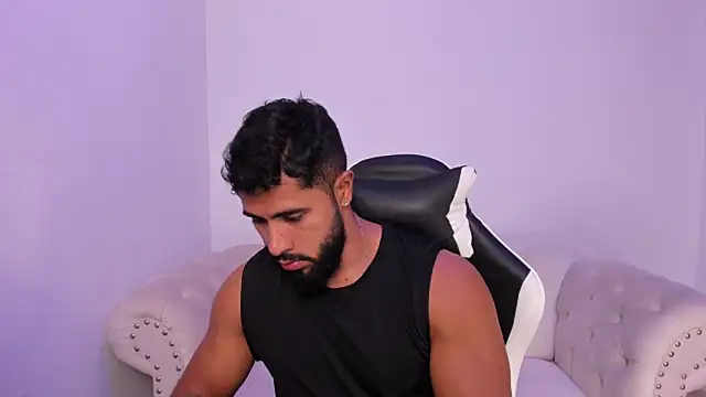 Snapshot of Santiago_huntt chatting on February 6, 2026, 8:23 pm Santiago huntt online show from February 6, 2026, 8:23 pm