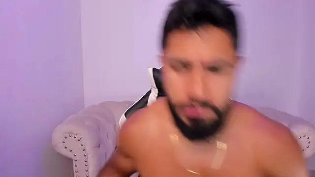 Snapshot of Santiago_huntt chatting on February 10, 2026, 7:40 pm Santiago huntt online show from February 10, 2026, 7:40 pm