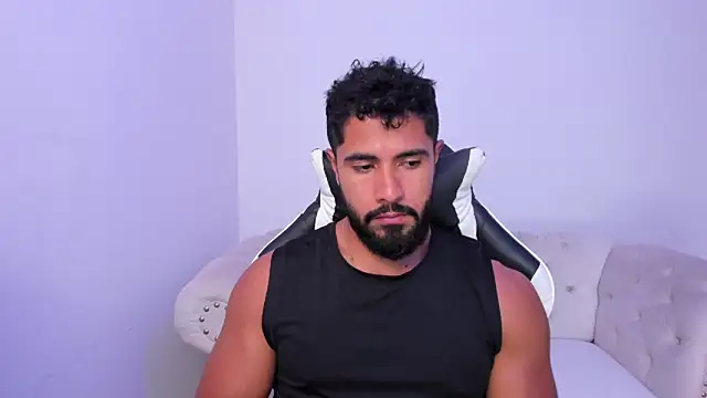 Snapshot of Santiago_huntt chatting on February 13, 2026, 9:00 pm Santiago huntt online show from February 13, 2026, 9:00 pm