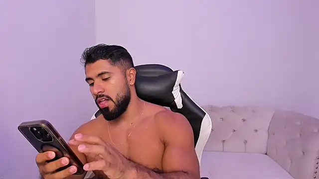 Snapshot of Santiago_huntt chatting on March 2, 2026, 7:54 pm Santiago huntt online show from March 2, 2026, 7:54 pm