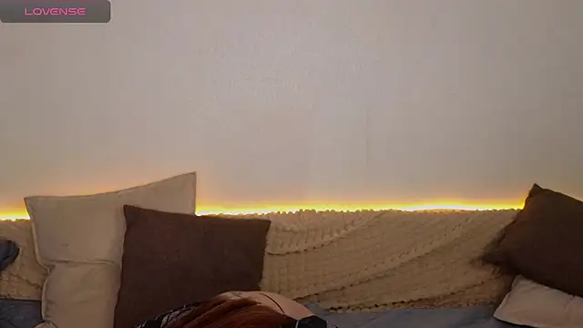 Snapshot of emilytrays chatting on September 13, 2025, 11:21 am emilytrays online show from September 13, 2025, 11:21 am