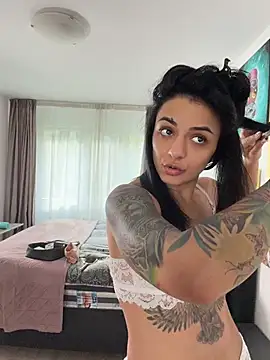 NNNoire online show from April 13, 2026, 6:19 am