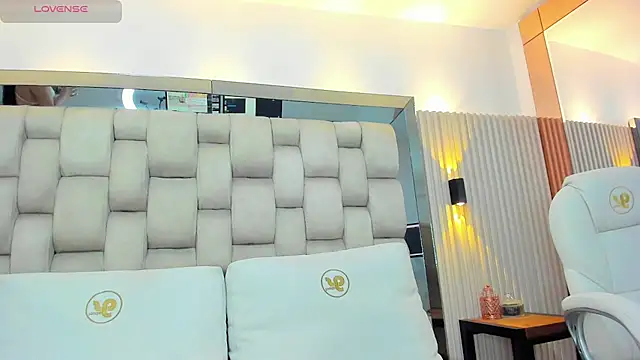 ashlyn parker online show from February 26, 2025, 7:38 pm