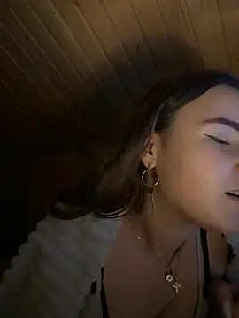 mewKate online show from December 5, 2025, 4:25 pm