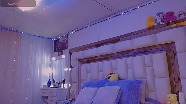 Snapshot of Aliana_Ross chatting on October 16, 2025, 8:04 am Aliana Ross online show from October 16, 2025, 8:04 am