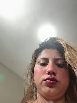 Snapshot of Adrianisx chatting on February 19, 2026, 6:42 am Adrianisx online show from February 19, 2026, 6:42 am