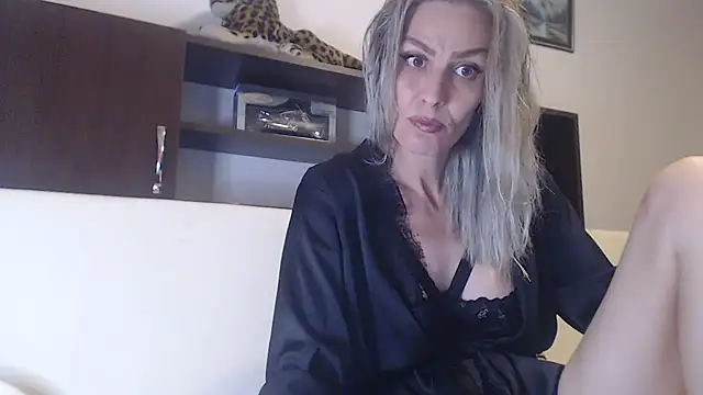 AshlineKatte online show from September 22, 2025, 5:26 pm