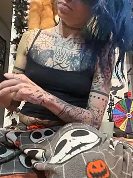 Snapshot of trashbrat chatting on November 23, 2025, 6:35 am trashbrat online show from November 23, 2025, 6:35 am