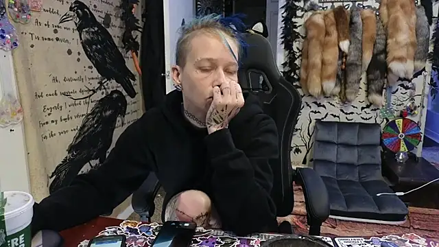 Snapshot of trashbrat chatting on December 5, 2025, 9:18 am trashbrat online show from December 5, 2025, 9:18 am