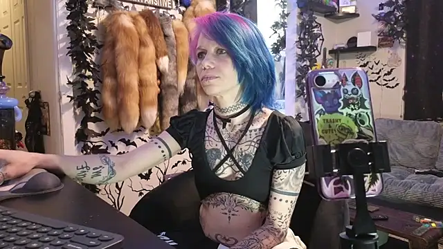 Snapshot of trashbrat chatting on February 7, 2026, 8:40 am trashbrat online show from February 7, 2026, 8:40 am