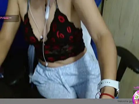 Snapshot of Danielagomez33 chatting on March 15, 2026, 12:49 am Danielagomez33 online show from March 15, 2026, 12:49 am