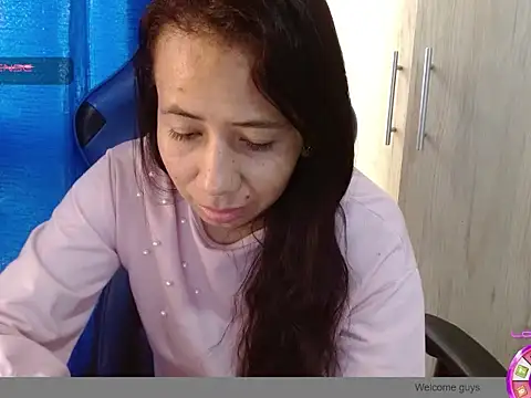 Snapshot of Danielagomez33 chatting on March 25, 2026, 1:28 pm Danielagomez33 online show from March 25, 2026, 1:28 pm