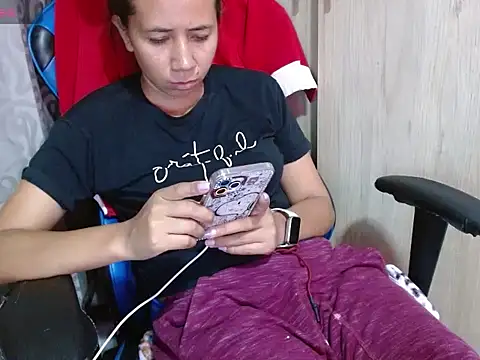 Snapshot of Danielagomez33 chatting on May 28, 2026, 11:46 pm Danielagomez33 online show from May 28, 2026, 11:46 pm