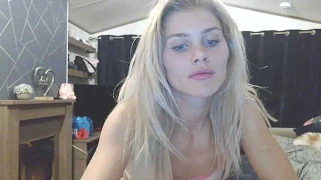 English Teen Evelyn online show from January 25, 2025, 9:25 pm