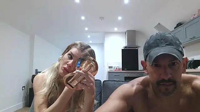 English Teen Evelyn online show from February 19, 2025, 7:27 pm