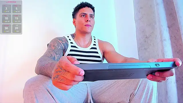 Maximoscott online show from March 21, 2025, 9:12 pm