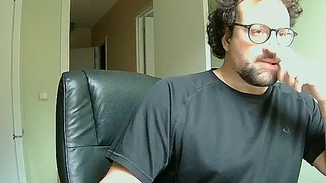 littlehairyman online show from October 31, 2025, 8:04 am